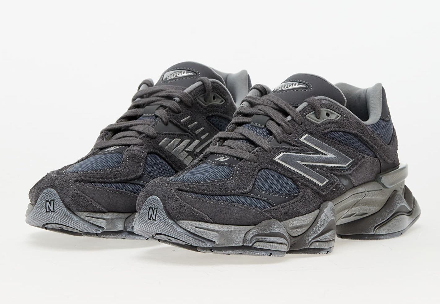 New Balance 9060 Magnet