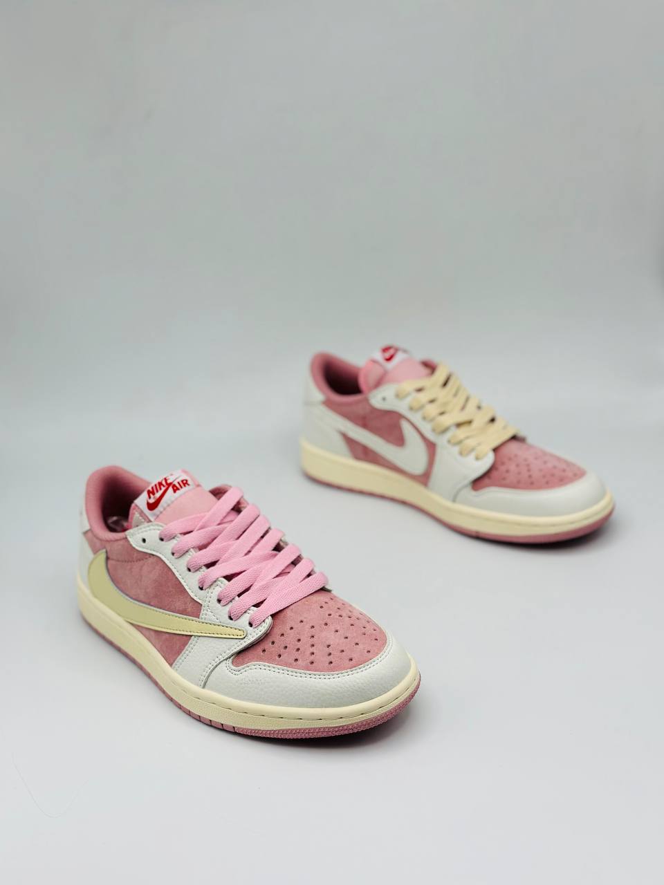 Travis Scott x Air Jordan 1 Low Sail/Shy Pink