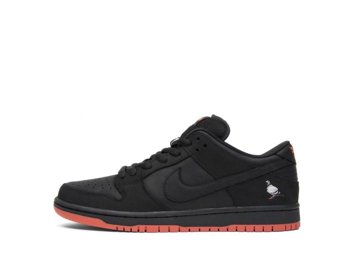 Dunk Low SB Black Pigeon